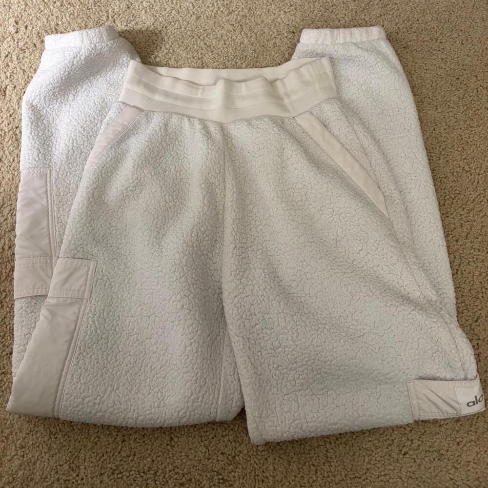 Alo yoga white fleece sweatpants